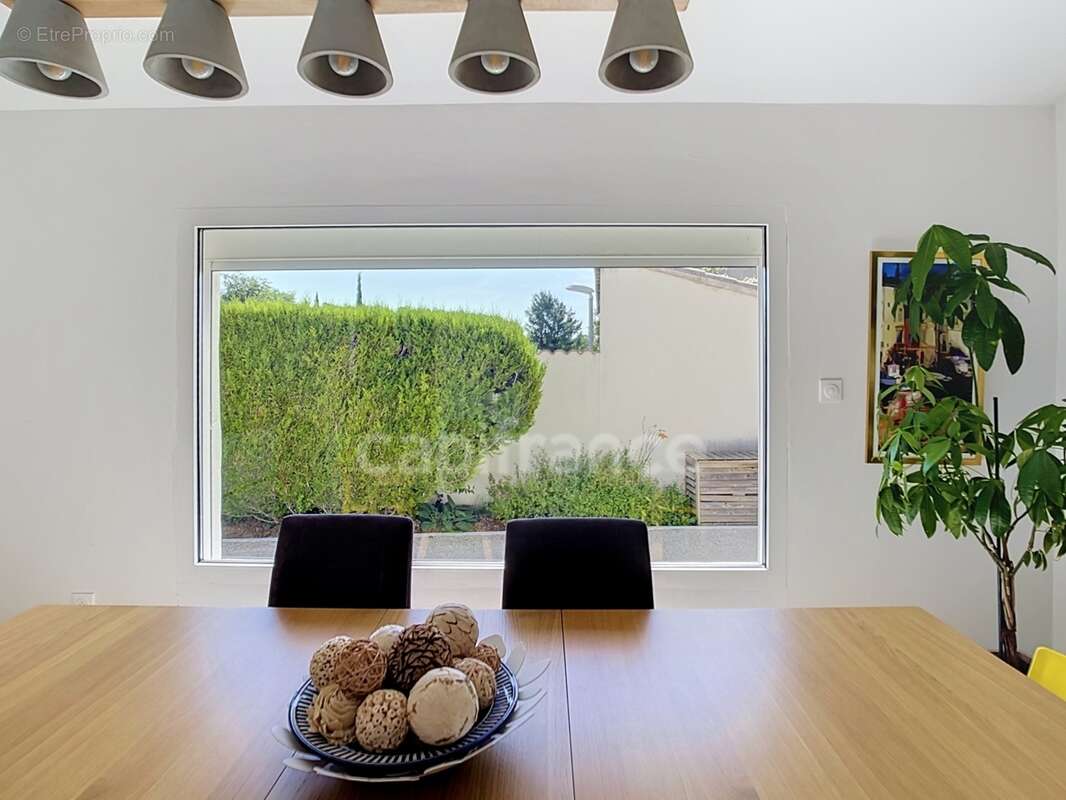 MONTÉLIMAR (26200) – Maison familiale climatisée de 162 m², 5 chambres dont une vaste pièce de 35 m², piscine et jardin clos arb - photo 13