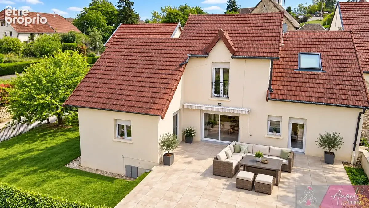 Photo Maison à Ferrieres-Les-Bois au prix de 255 000€