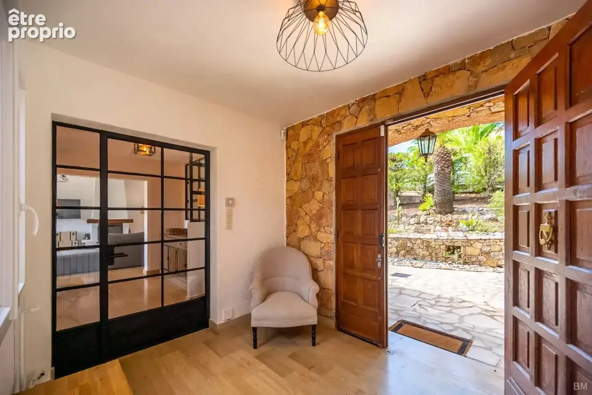 Villa spacieuse entièrement rénovée avec vue mer, piscine et intimité - photo 6