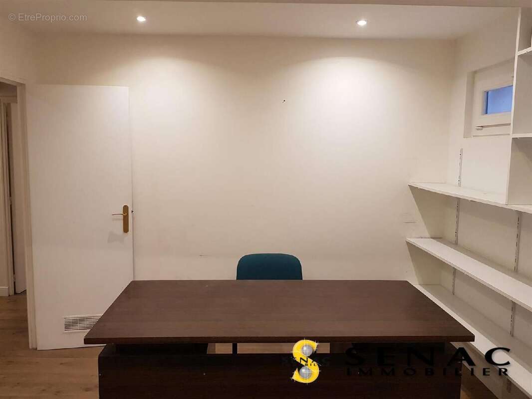 Commerce à BEAUCHAMP