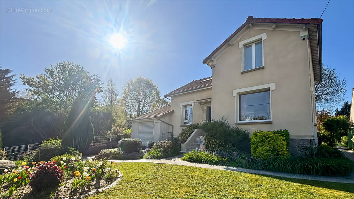 Maison à NEAUPHLE-LE-CHATEAU
