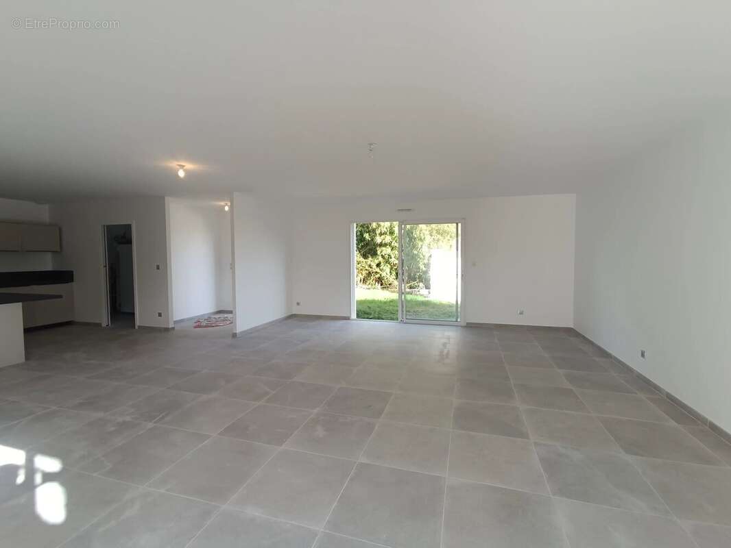 Maison à RUELLE-SUR-TOUVRE