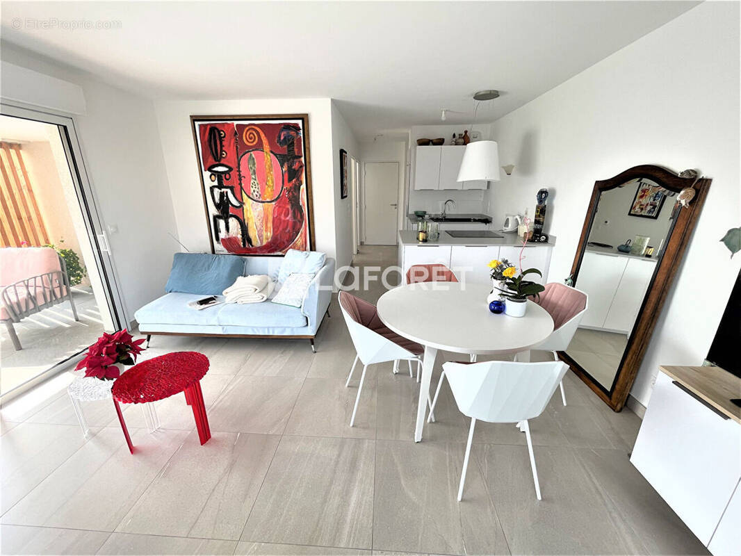 Appartement à SAINT-LAURENT-DU-VAR
