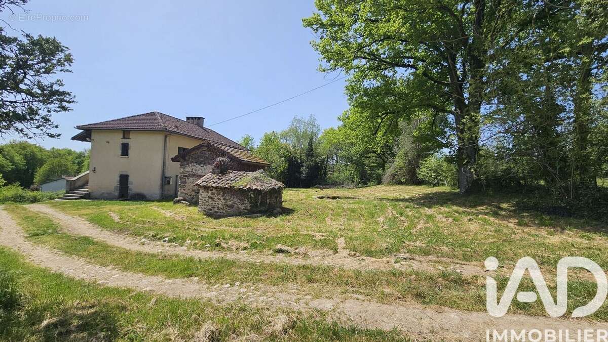 Maison 95 m² à Saint-Etienne-De-Maurs  - photo 4