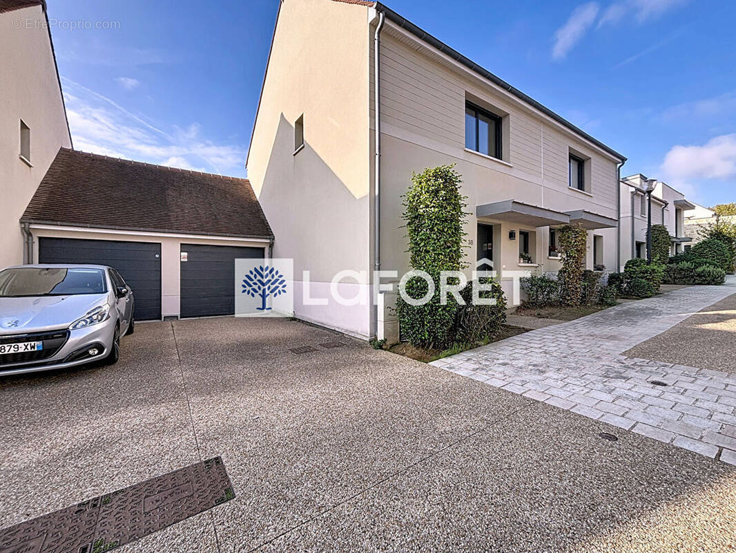 Maison à SAINT-NOM-LA-BRETECHE