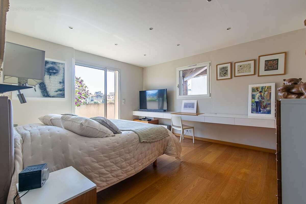 Appartement à MARSEILLE-6E