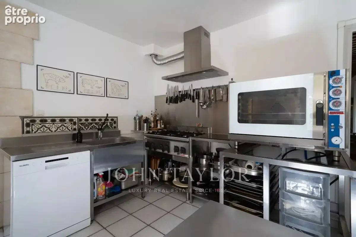 A VENDRE Propriété de charme au coeur du convoité "triangle d'or" du Luberon - photo 11