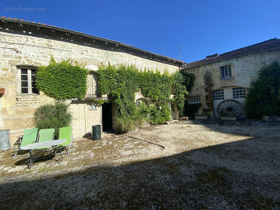 Maison à MOUTHIERS-SUR-BOEME