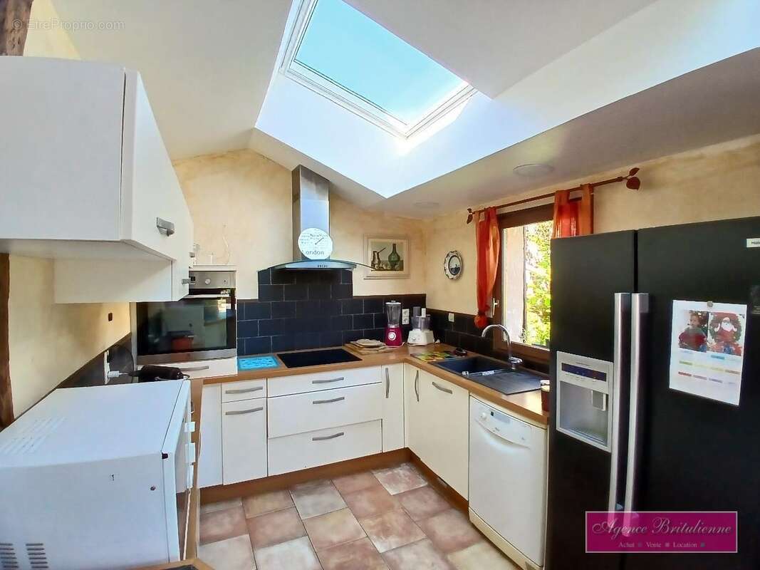 Maison 202 m² à Montreuil-Sur-Breche  - photo 2