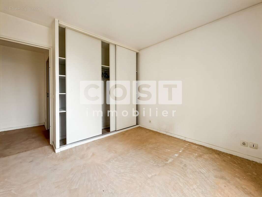 Appartement à COURBEVOIE