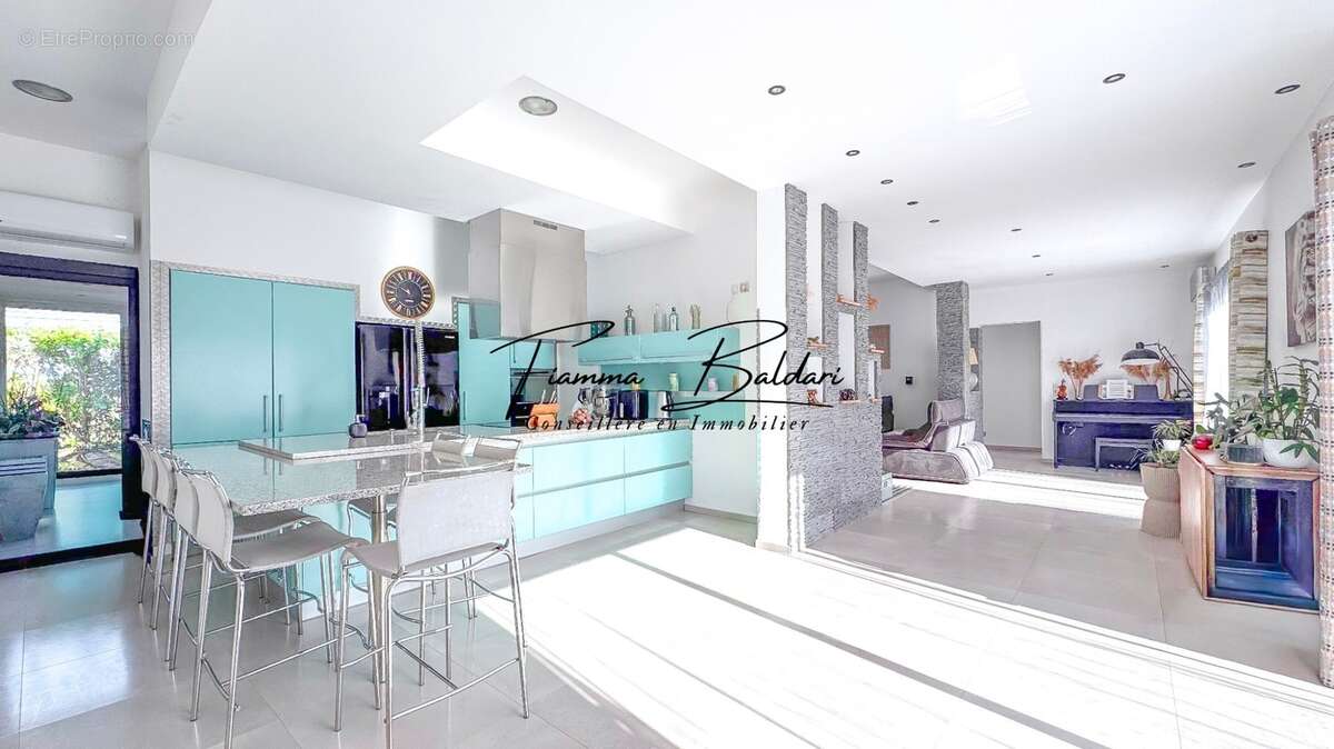 À Vendre Villa 212m², Terrain 1 500m², Castellare di Casinca, Haute-Corse (20) - photo 4