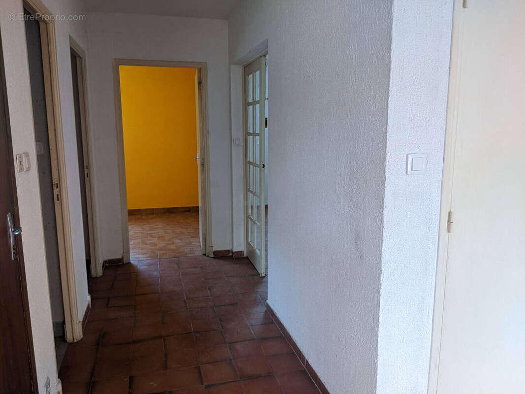 Appartement à LES SALLES-SUR-VERDON