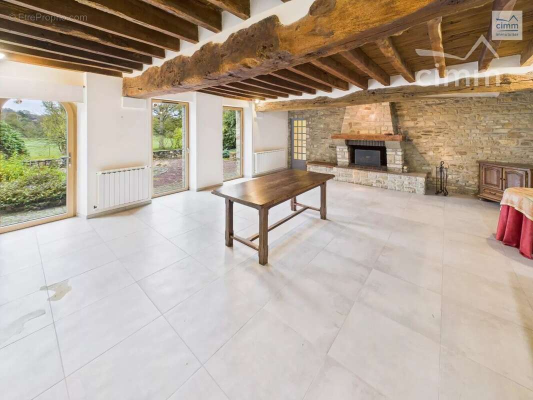 Maison à BOURG-DES-COMPTES