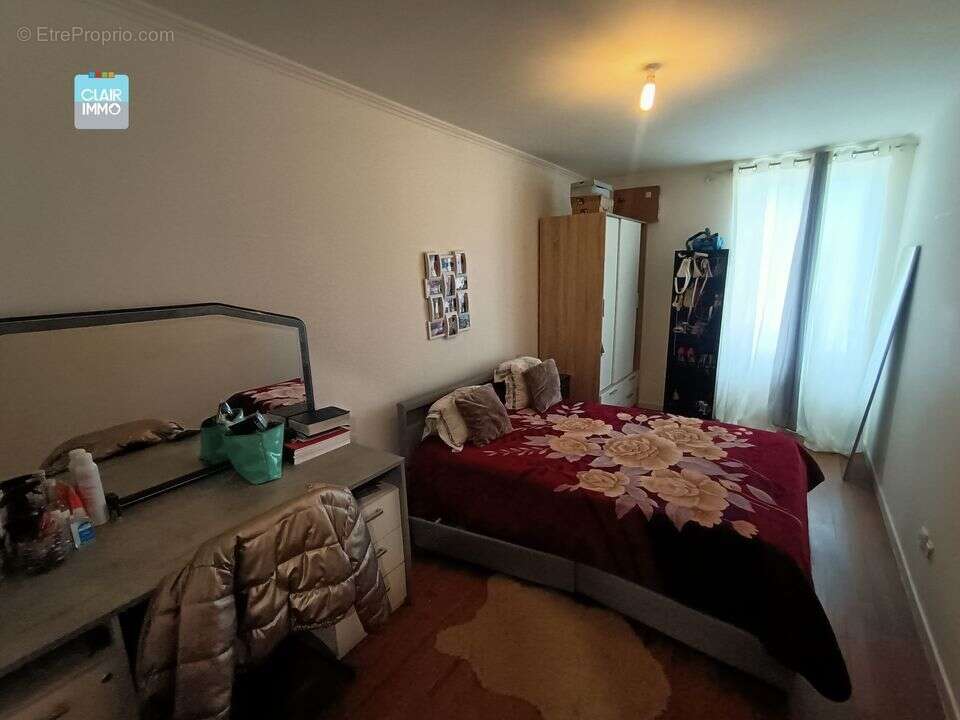 A LUGNY PROCHE MACON EN BOURGOGNE MAISON 9 PIECES DE 260 M² - Maison à LUGNY