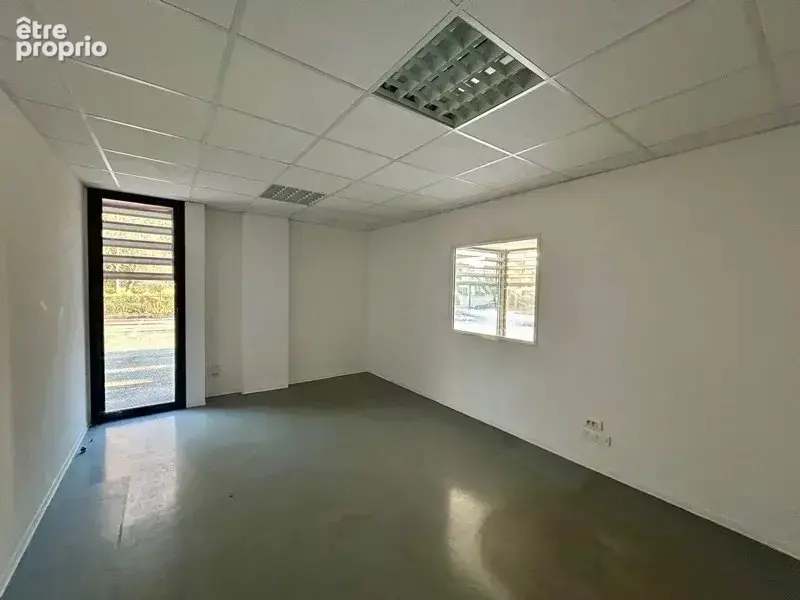 Commerce 684 m² à vendre à Greoux-Les-Bains (04800) - photo 6