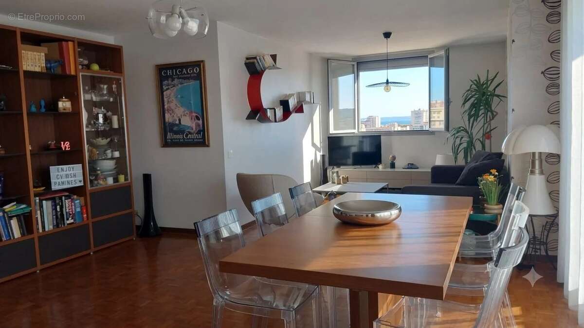 T3/t4 traversant de 87 m²  allée des pins– vue panoramique mer et collines – grand balcon – cave - photo 3