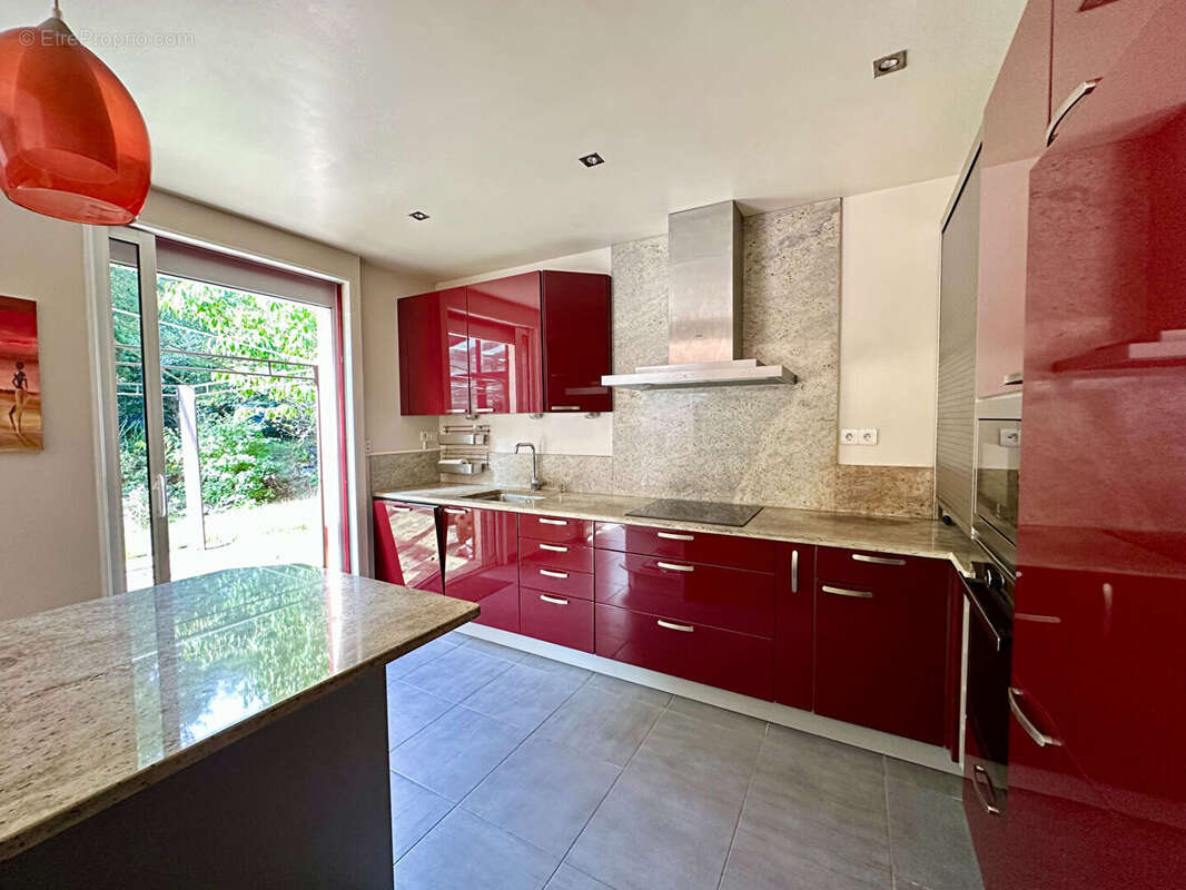 Maison à LE MESNIL-LE-ROI