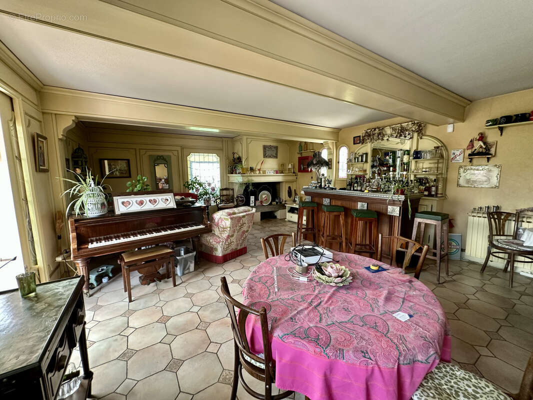 Belle propriété familiale de 220 m2 sur un terrain clos et paysager de 1 785 m2   Bellengreville - photo 9