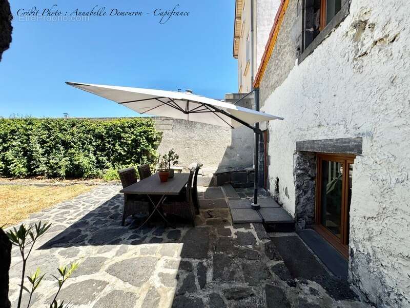 RIOM - EXCLUSIVITÉ – Maison de ville de caractère P6 entièrement rénovée avec jardin, abri et cave - photo 51