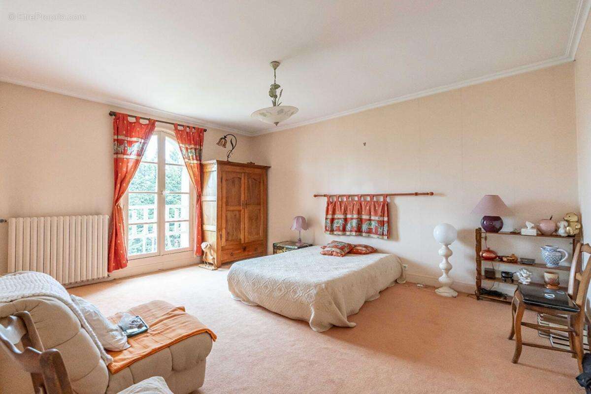 Maison à SAINT-MAUR-DES-FOSSES