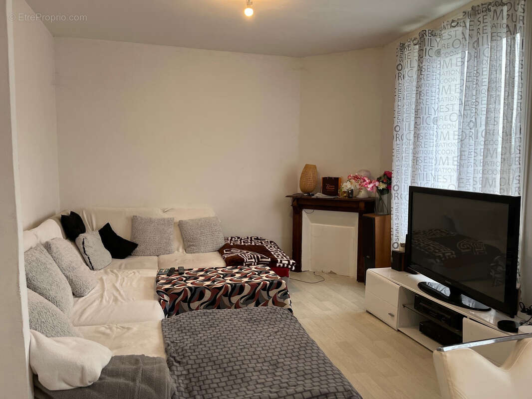 Maison à COUSSAC-BONNEVAL