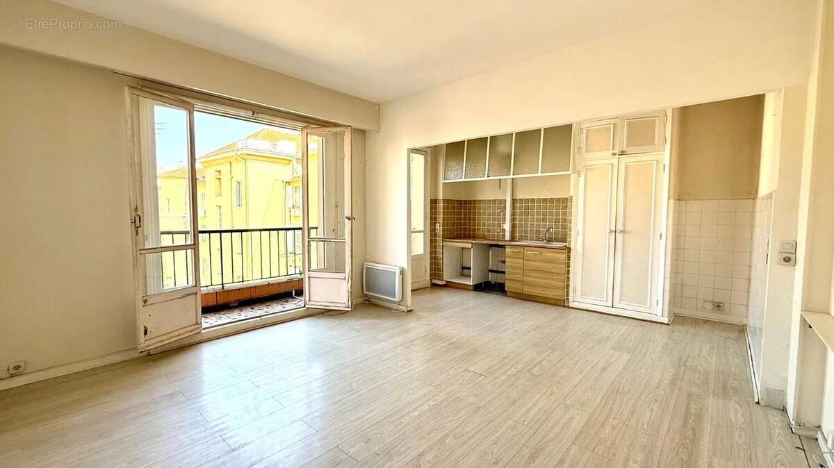 Rare sur le secteur ! T2 avec grande terrasse, à rénover - photo 4