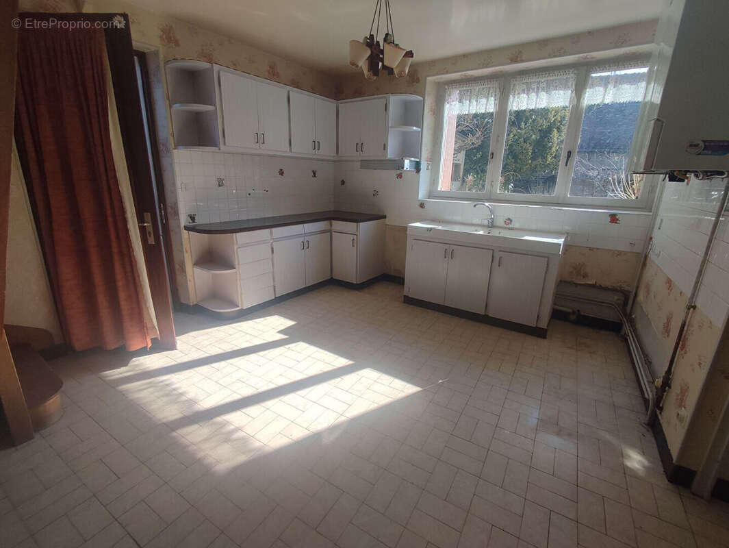 Maison à SAINT-JEAN-DE-BRAYE