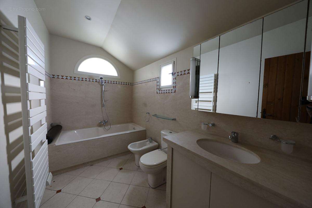 Maison à SAINT-MAURICE-SUR-AVEYRON