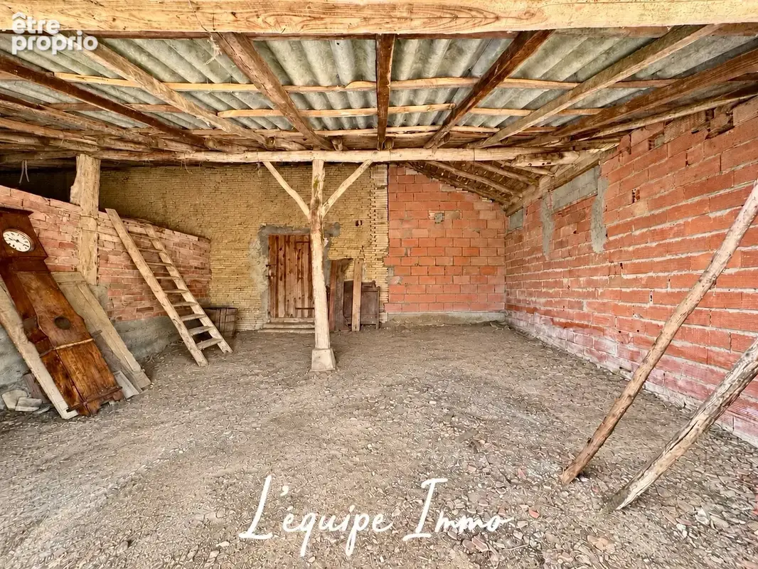 Ancienne ferme T4 avec dépendances sur 2453 m2 de terrain - photo 11
