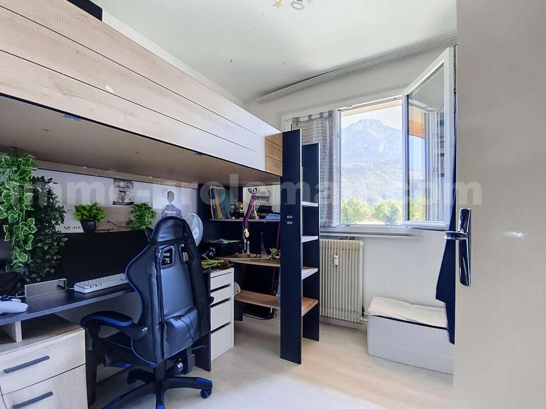 Appartement_T3bis_Bonneville_belle_superficie_prox_commerce_Salon_Séjour_
