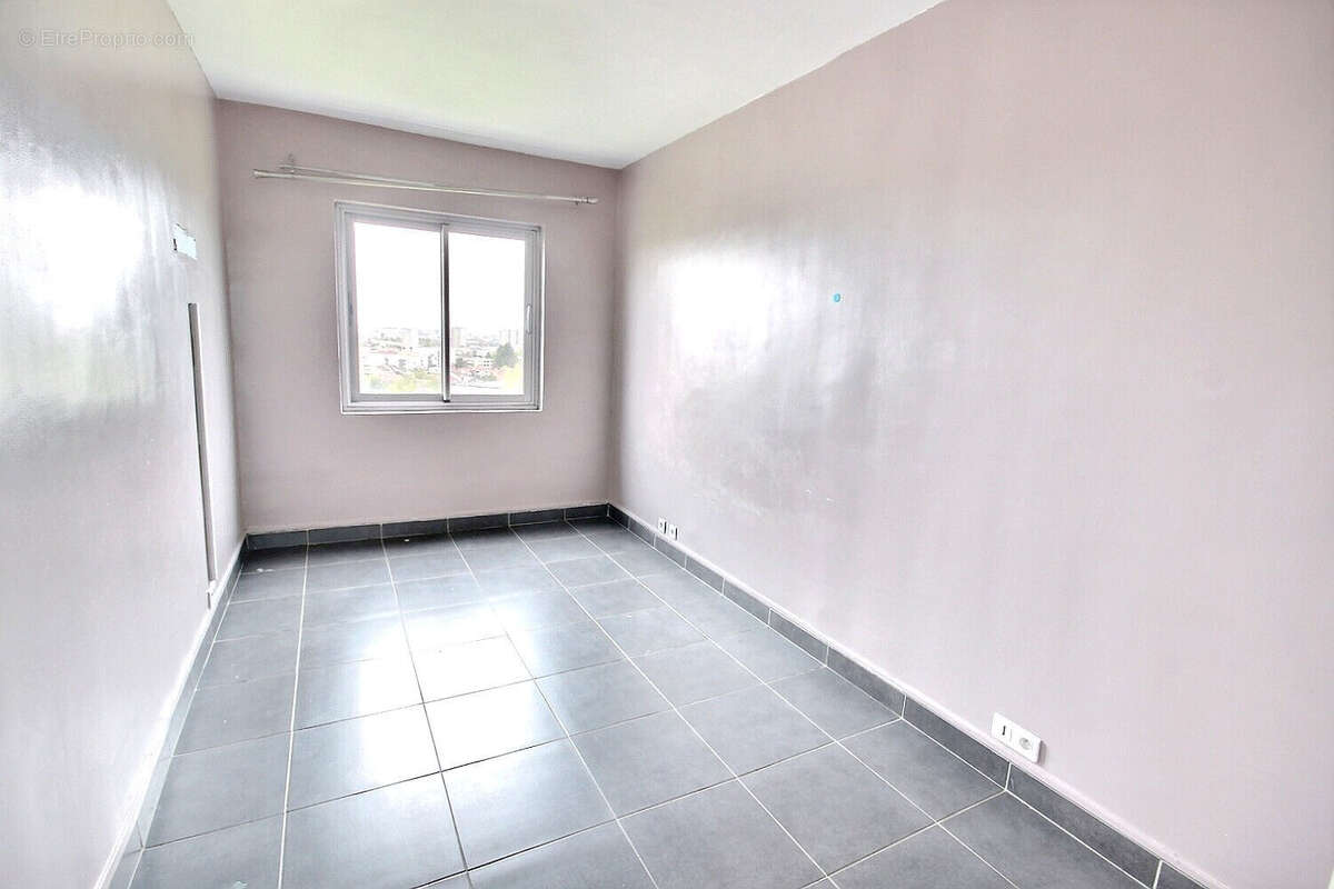 Appartement à FRESNES