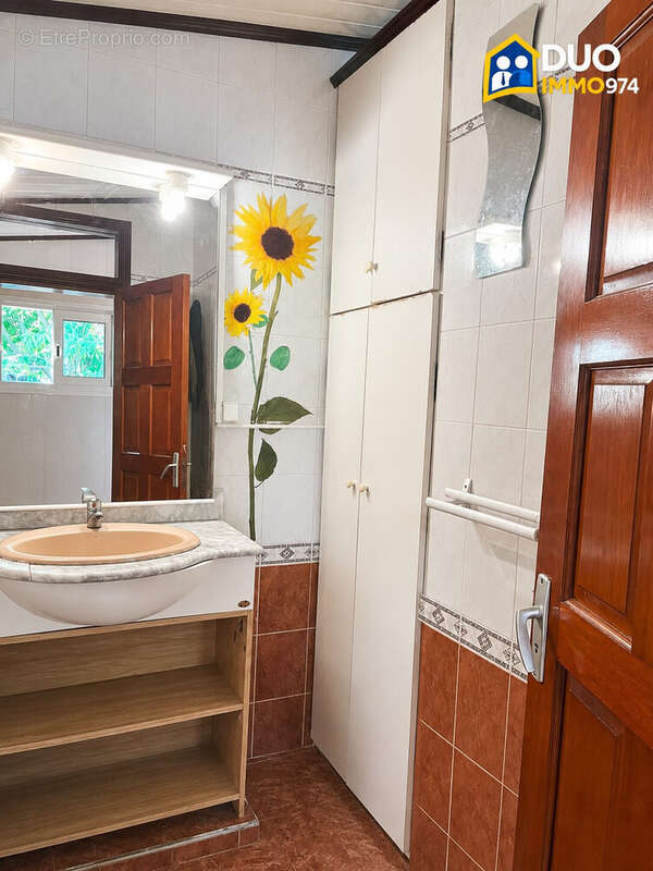 Maison 102 m² à Saint-Louis  - photo 5