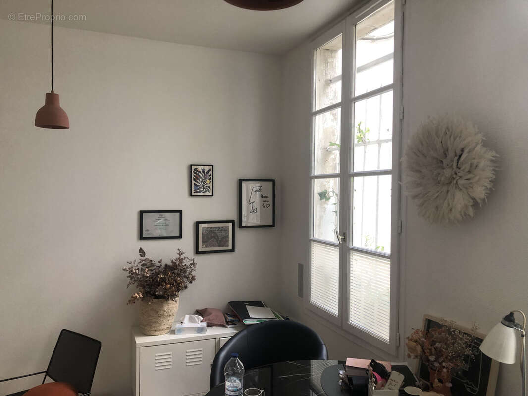 Commerce à PARIS-6E