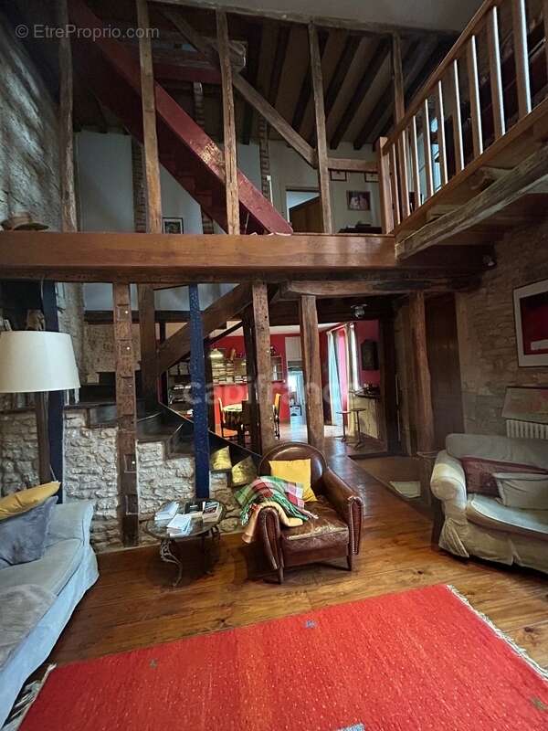 Maison en pierres 5 pièces à Étais-la-Sauvin 89, beaux volumes et cachet - photo 6