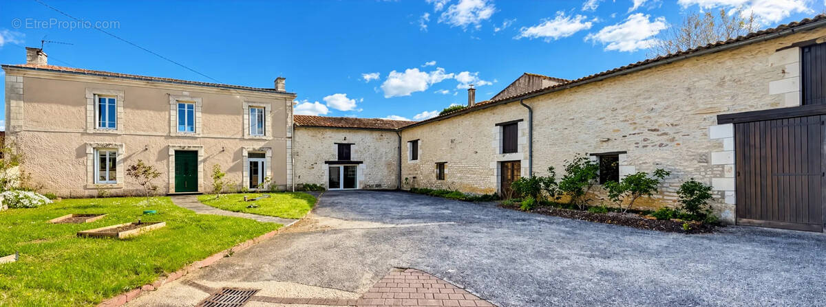 Maison à NEUVILLE-DE-POITOU