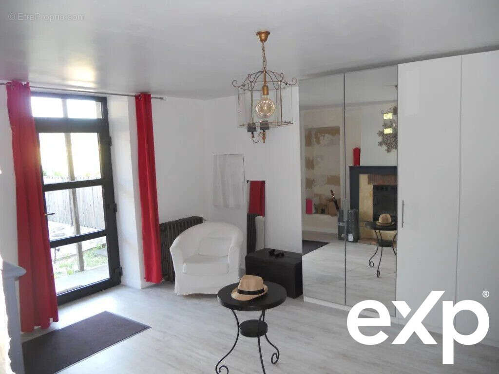 Maison à BUSSEROLLES