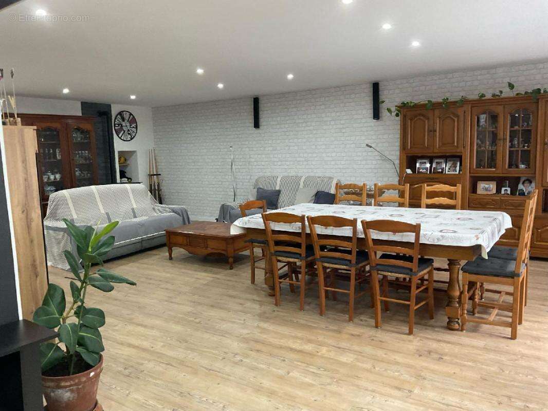 Maison à LE GUE-D'ALLERE