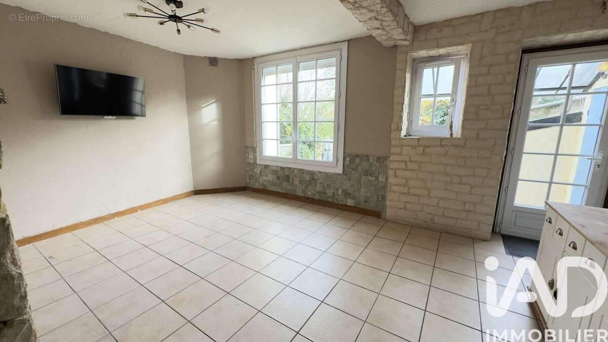 Photo 2 - Maison à JUZIERS