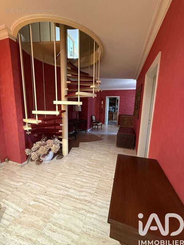 Maison 300 m² à Saint-Floris  - photo 5