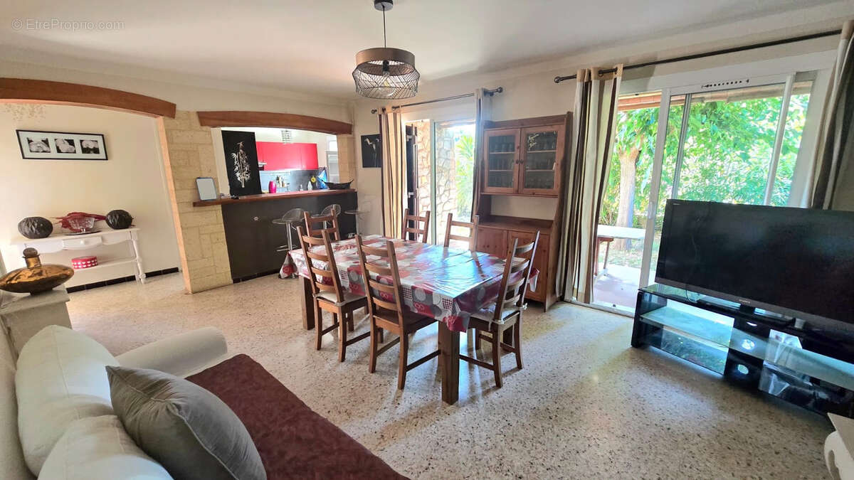LA CRAU - BAS DE VILLA avec jardin de 173 m2 - photo 3