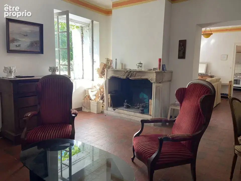  LONGERE ST ESTEPHE 3 CHAMBRES SUITE PARENTALE, UN STUDIO,