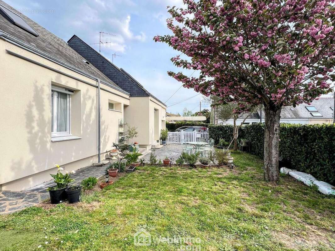 Maison familiale récemment rénovée de 116 m² au c½ur du quartier du bois du Roy. - Maison à AVRILLE
