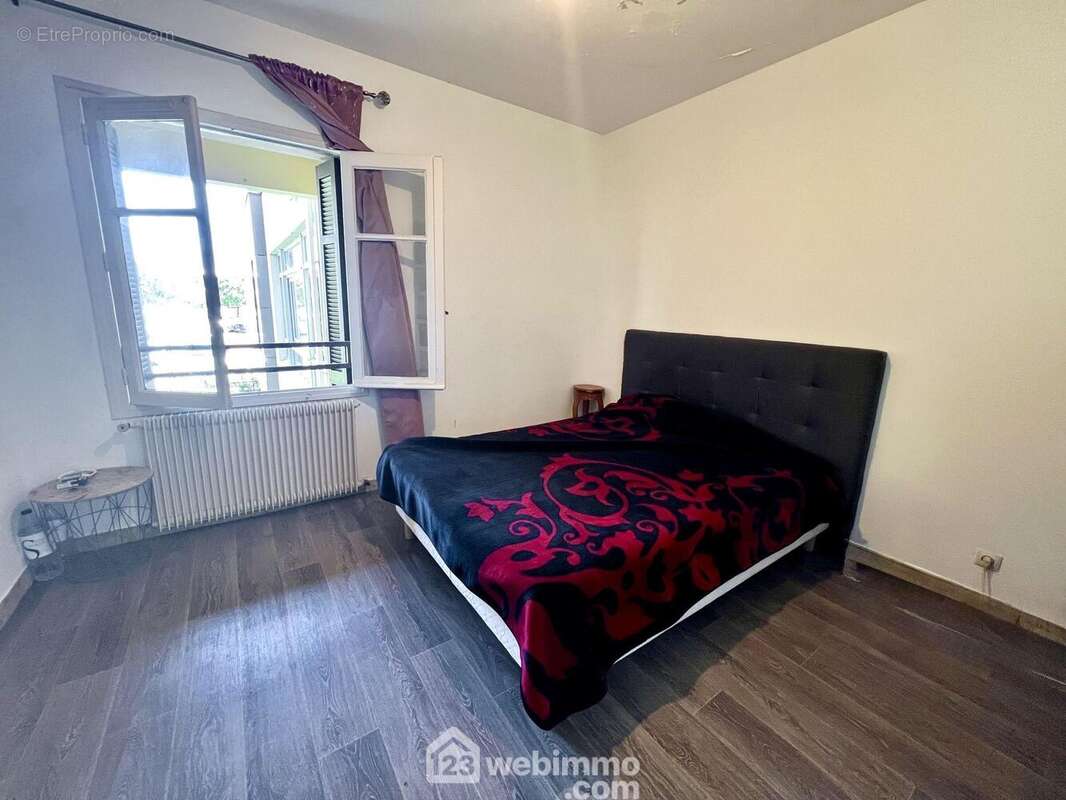 L?appartement possède 3 chambres - Appartement à BASTIA