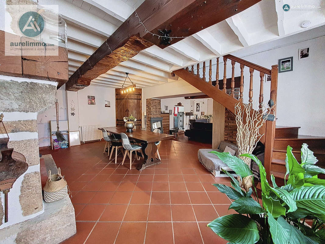 salle à manger - Maison à DOMERAT