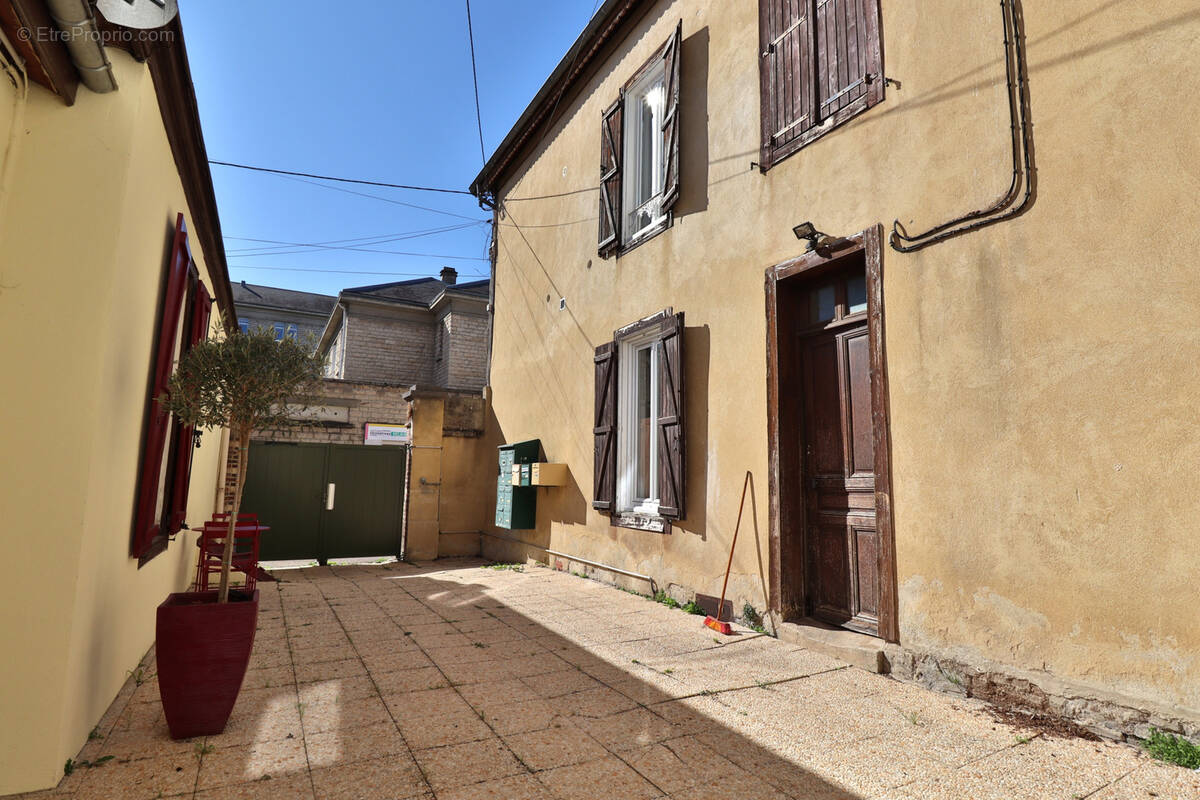 Appartement à SAINTE-SAVINE