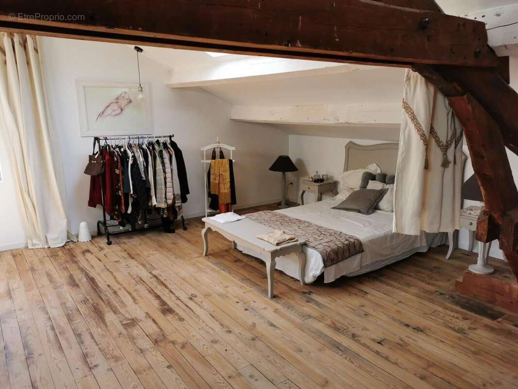   - Maison à SAINT-ETIENNE-DE-FONTBELLON