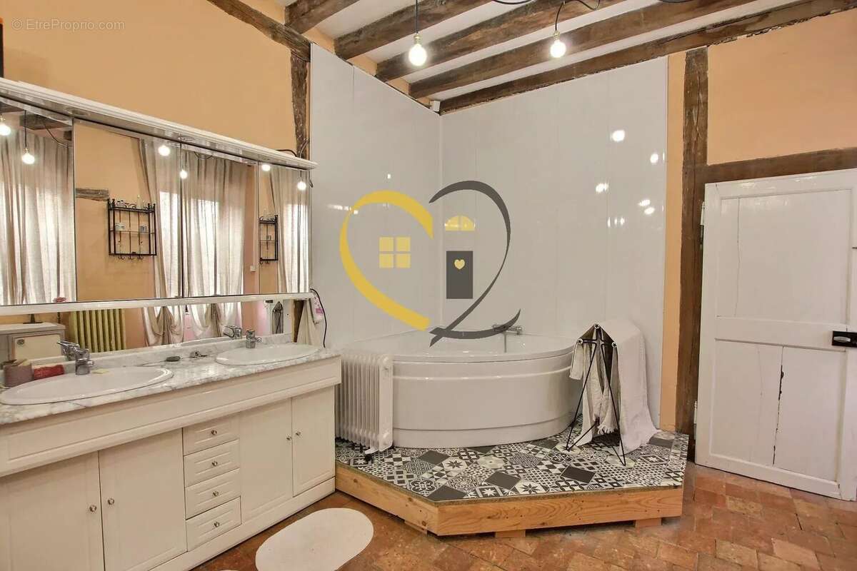 Maison à LA CHAPELLE-D&#039;ANGILLON