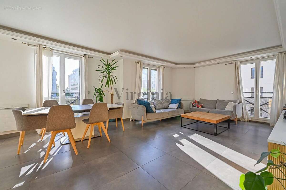 Appartement à CHARENTON-LE-PONT