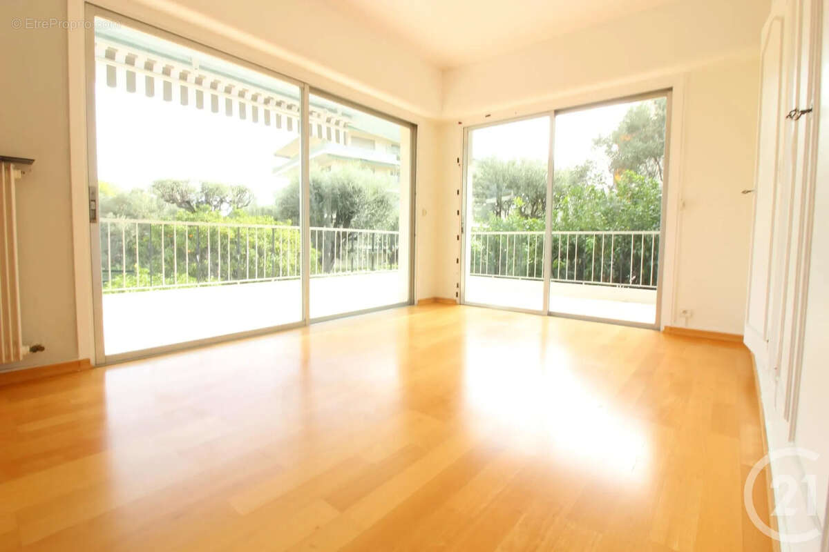 Appartement à ROQUEBRUNE-CAP-MARTIN