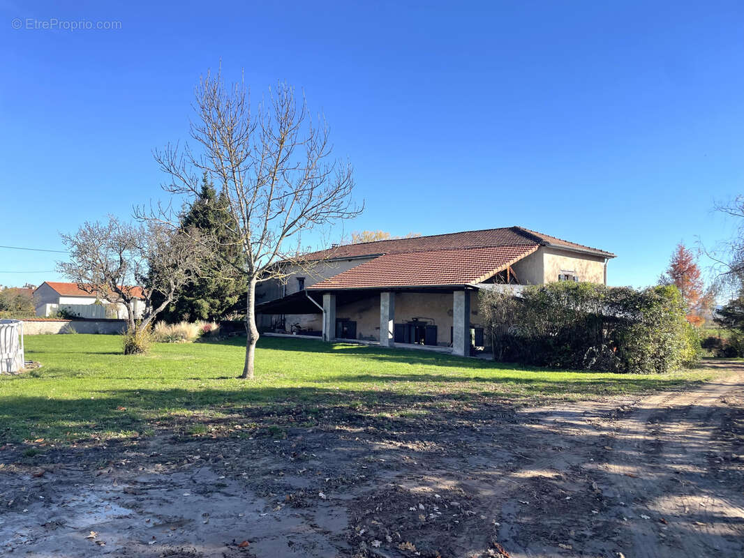 Maison à BUSSY-ALBIEUX
